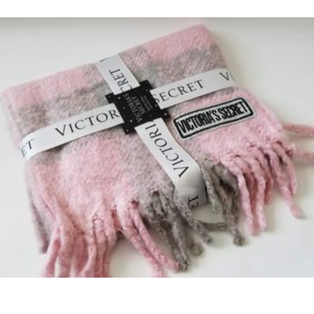 NEW Victoria's Secret Soft Check Plain logo Scarf